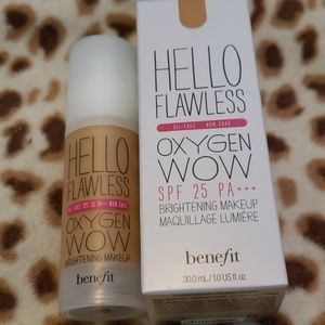 Benefit Hello Flawless in Beige